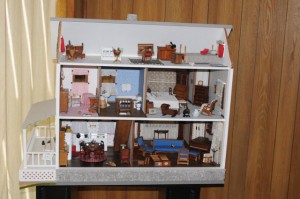 moms dollhouse